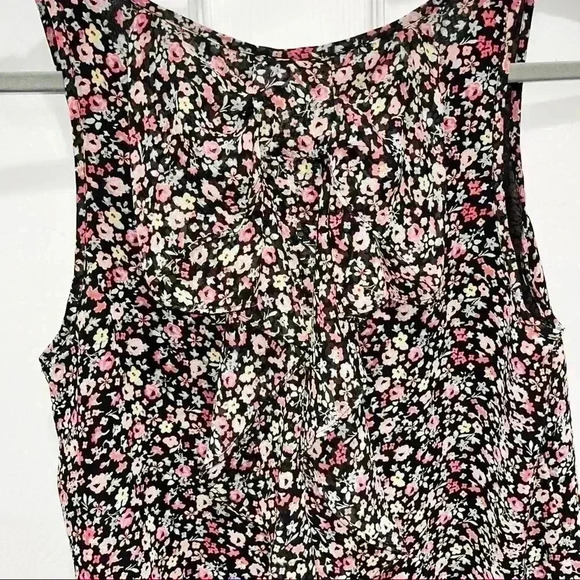 Lauren Conrad floral polyester floral sleeveless tank blouse lined with bow back - Picture 2 of 10